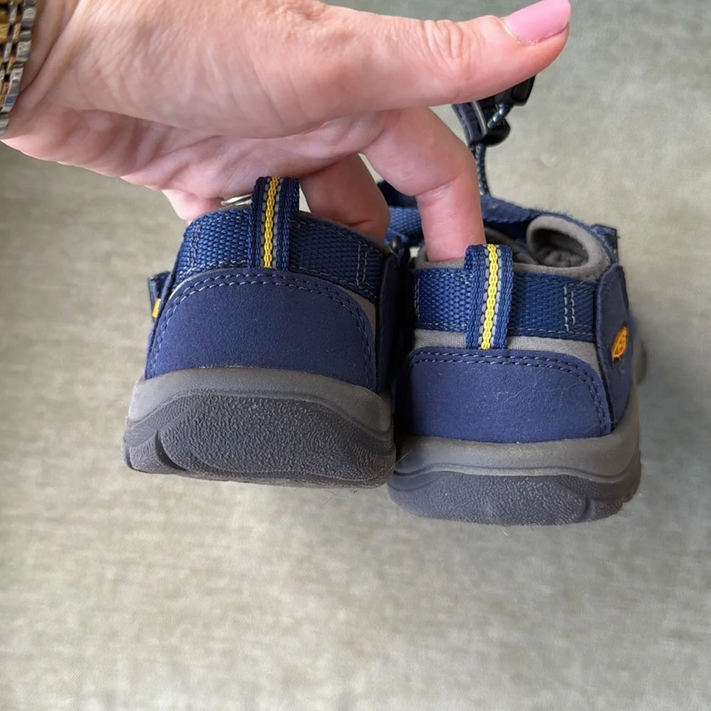 Keen Kids Newport Blue Hiking Water Flat Slip On Sandal Shoe Sz Big Kids 2 - Picture 6 of 8